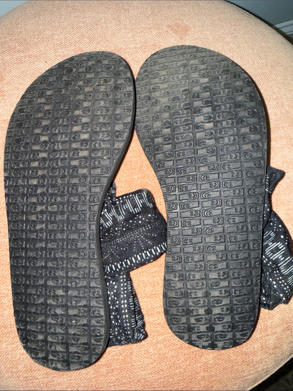 Sanuk Black Patterned Wrap Toe-Post Sandals - Picture 3 of 3